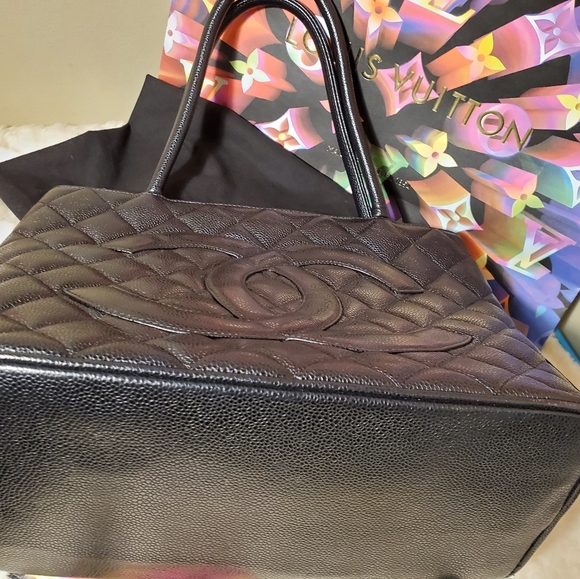 Authentic chanel medallion caviar - Picture 6 of 15